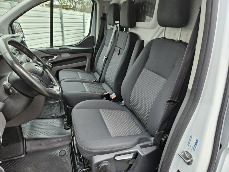 Ford Transit Custom 2.0 TDCi 130KM FV23% bezwypadek BDB WYPOSAŻENIE 3 osobowy BDB stan