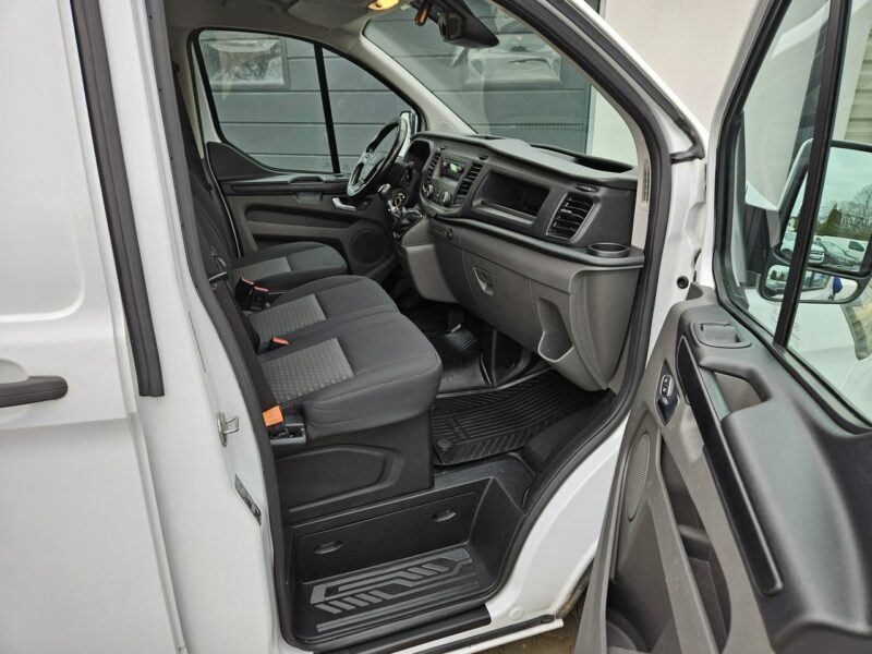 Ford Transit Custom 2.0 TDCi 130KM FV23% bezwypadek BDB WYPOSAŻENIE 3 osobowy BDB stan