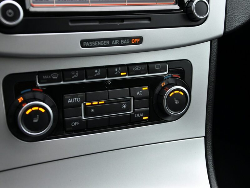 Volkswagen Passat CC 2.0T(200KM)*Welur*El.Fotel*2xParktronik*Duże Radio*I Wł*Alu17"ASO