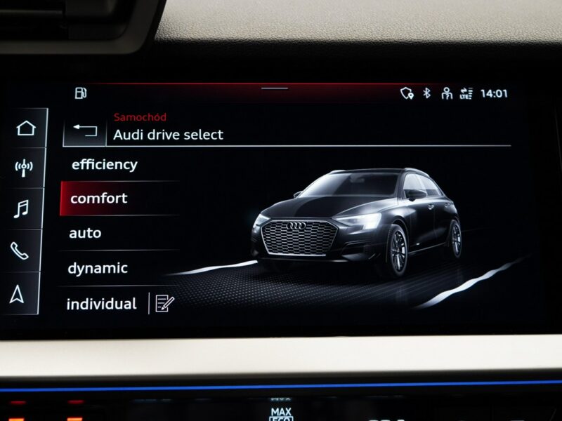 Audi A3 40TFSIe 204KM Stronic S-line Matrix Kamera Virtual Masaż 8Y