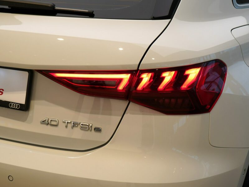 Audi A3 40TFSIe 204KM Stronic S-line Matrix Kamera Virtual Masaż 8Y