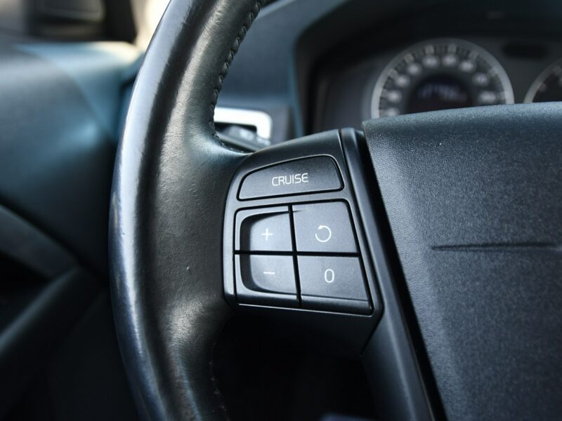Volvo V70 2,4d DUDKI11 Serwis,Navi,Automat,Skóry,Klimatr 2 str.Parktronic,Tempom III (2007-)