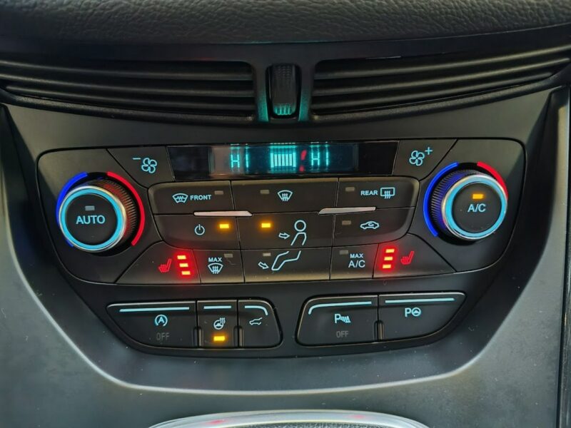 Ford Kuga 2.0 180KM 4x4 Titanium, MartwePole,Panorama,Navi,El.Klapa,Asyst.Parkow II (2012-)