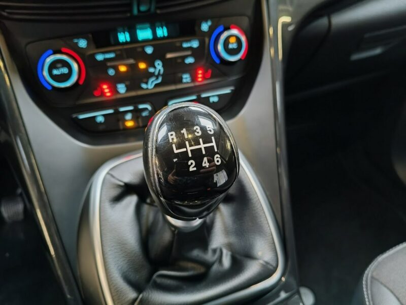 Ford Kuga 2.0 180KM 4x4 Titanium, MartwePole,Panorama,Navi,El.Klapa,Asyst.Parkow II (2012-)