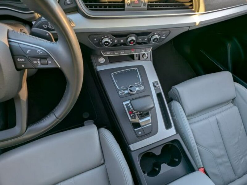 Audi Q5 Roczna Gwarancja, KAMERA COFANIA FY (2017-)