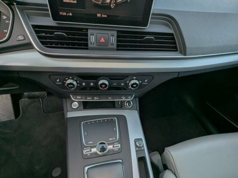 Audi Q5 Roczna Gwarancja, KAMERA COFANIA FY (2017-)