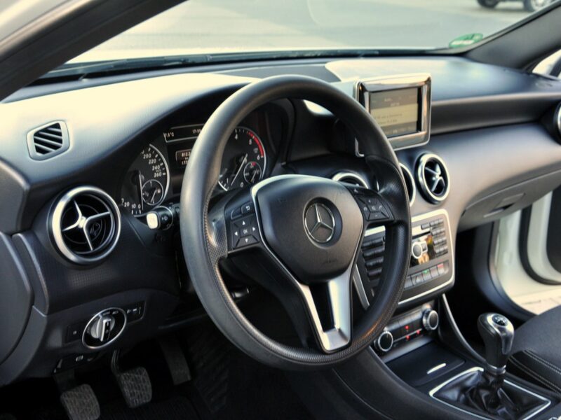 Mercedes A 180 1.5CDI(109KM)*Radar*Duża Navi*Skóry*Grzane Fotele*I Wł*Alu16"ASO W176 (2012-)