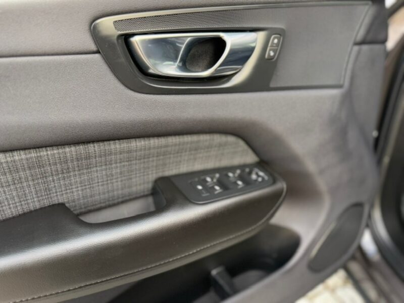 Volvo XC 60 BENZYNA, B4 197PS, AUTOMAT, ORYGINAŁ, NOWY MODEL, GWARANCJA II (2017-)