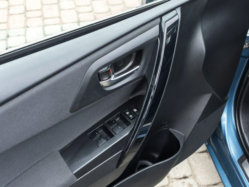 Toyota Auris 1.8_Hybryda_99KM_141 tyś. km II (2012-)