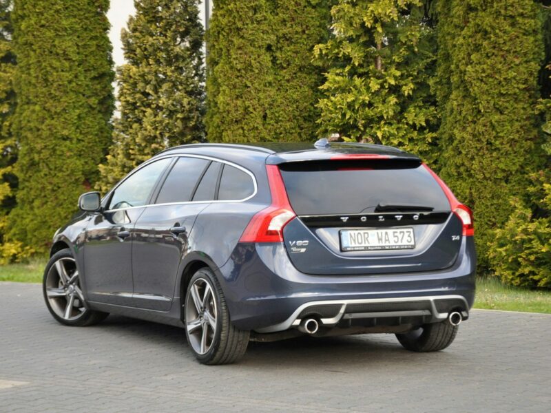 Volvo V60 1.6i(180KM)*R-Design*Xenon*Led*Skóry*Klimatronik*I Wł*Reling*Alu18"ASO I (2010-2018)
