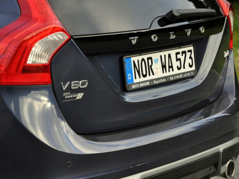 Volvo V60 1.6i(180KM)*R-Design*Xenon*Led*Skóry*Klimatronik*I Wł*Reling*Alu18"ASO I (2010-2018)