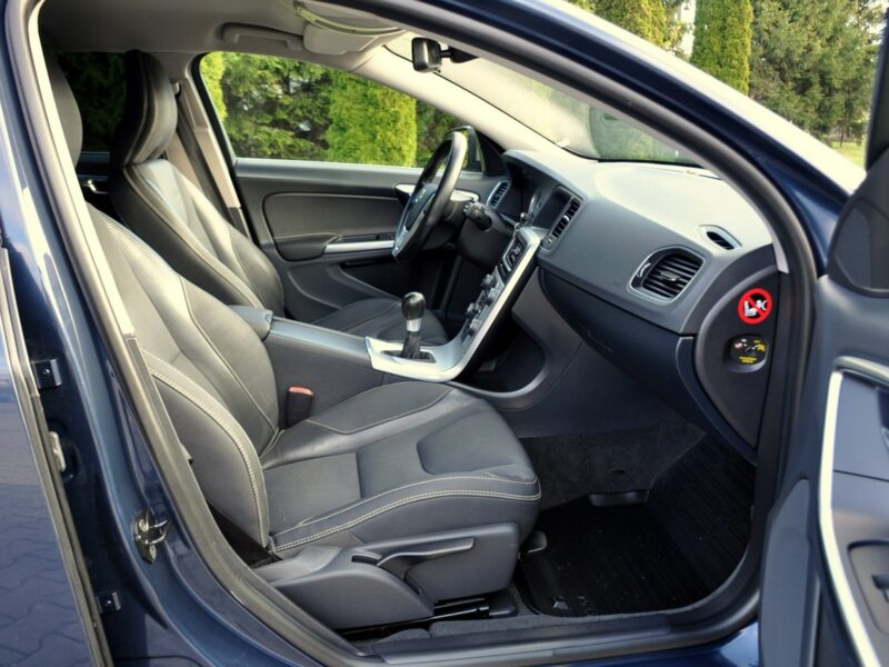 Volvo V60 1.6i(180KM)*R-Design*Xenon*Led*Skóry*Klimatronik*I Wł*Reling*Alu18"ASO I (2010-2018)