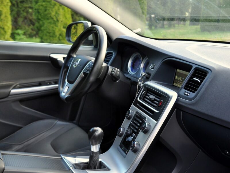 Volvo V60 1.6i(180KM)*R-Design*Xenon*Led*Skóry*Klimatronik*I Wł*Reling*Alu18"ASO I (2010-2018)