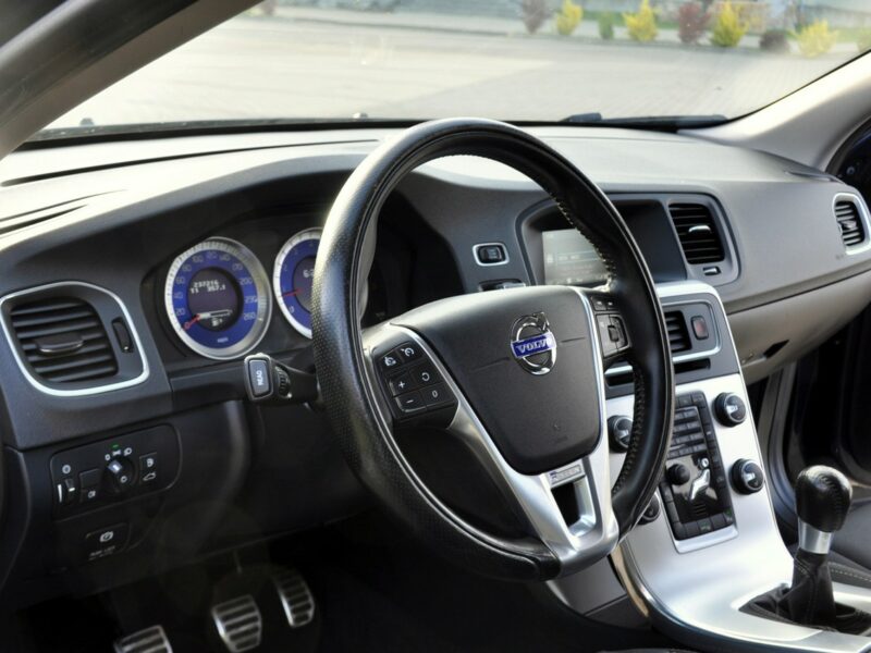 Volvo V60 1.6i(180KM)*R-Design*Xenon*Led*Skóry*Klimatronik*I Wł*Reling*Alu18"ASO I (2010-2018)