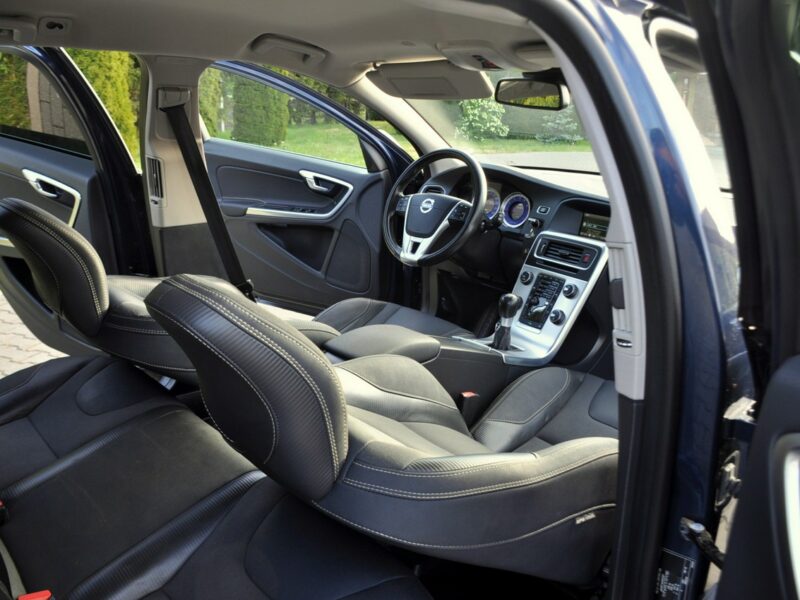 Volvo V60 1.6i(180KM)*R-Design*Xenon*Led*Skóry*Klimatronik*I Wł*Reling*Alu18"ASO I (2010-2018)