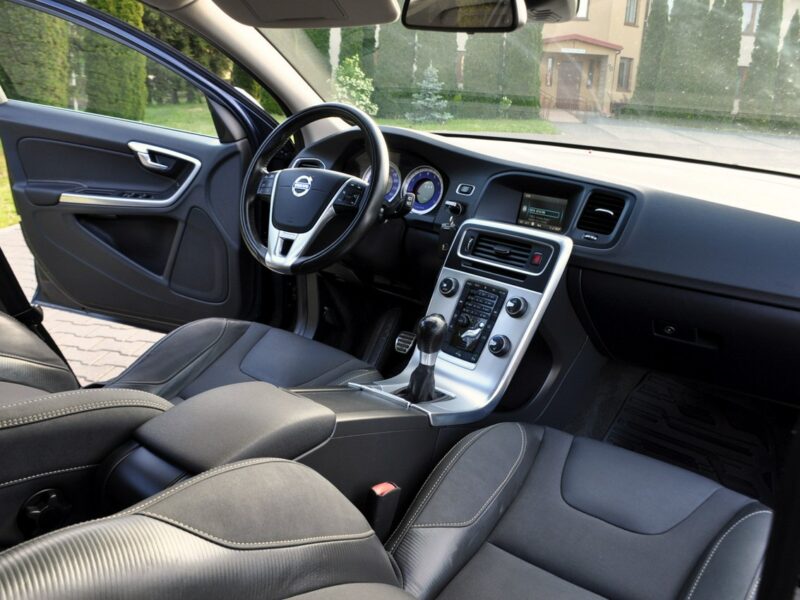 Volvo V60 1.6i(180KM)*R-Design*Xenon*Led*Skóry*Klimatronik*I Wł*Reling*Alu18"ASO I (2010-2018)