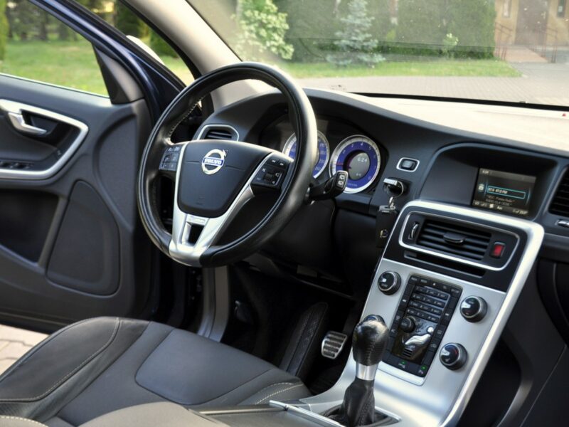 Volvo V60 1.6i(180KM)*R-Design*Xenon*Led*Skóry*Klimatronik*I Wł*Reling*Alu18"ASO I (2010-2018)