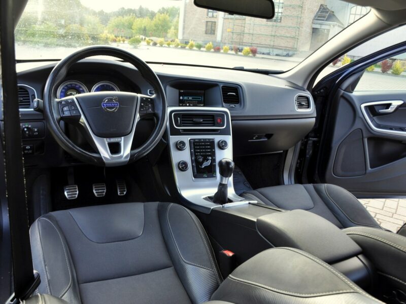 Volvo V60 1.6i(180KM)*R-Design*Xenon*Led*Skóry*Klimatronik*I Wł*Reling*Alu18"ASO I (2010-2018)
