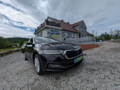 Škoda Octavia Oświetlenie ambiente, Roczna Gwarancja IV (2020-)