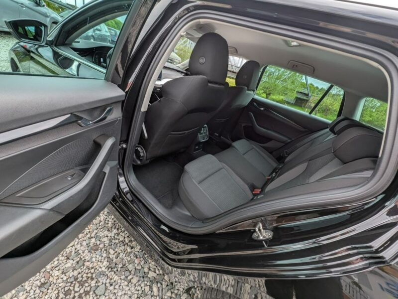 Škoda Octavia Oświetlenie ambiente, Roczna Gwarancja IV (2020-)