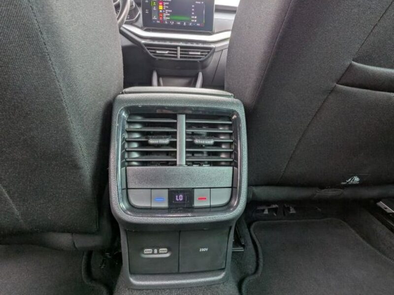 Škoda Octavia Oświetlenie ambiente, Roczna Gwarancja IV (2020-)