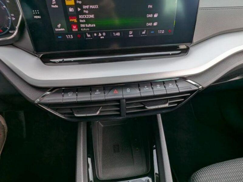 Škoda Octavia Oświetlenie ambiente, Roczna Gwarancja IV (2020-)