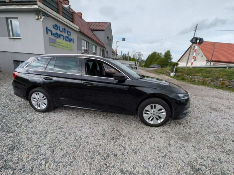 Škoda Octavia Oświetlenie ambiente, Roczna Gwarancja IV (2020-)