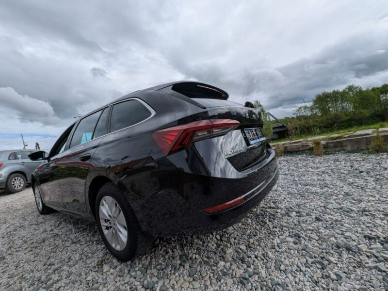 Škoda Octavia Oświetlenie ambiente, Roczna Gwarancja IV (2020-)