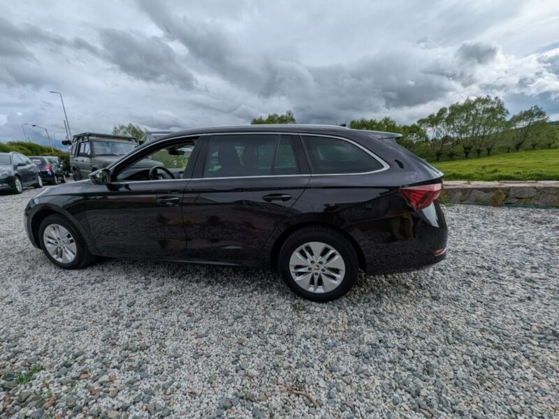 Škoda Octavia Oświetlenie ambiente, Roczna Gwarancja IV (2020-)