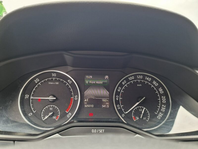 Škoda Superb 2.0 TDI 190 KM, Klimatyzacja, Alufelgi, Grzane Fotele, Bluetooth, NAVI III (2015-2023)