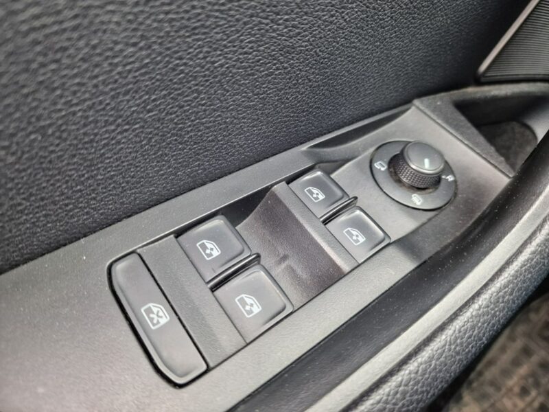 Škoda Superb 2.0 TDI 190 KM, Klimatyzacja, Alufelgi, Grzane Fotele, Bluetooth, NAVI III (2015-2023)