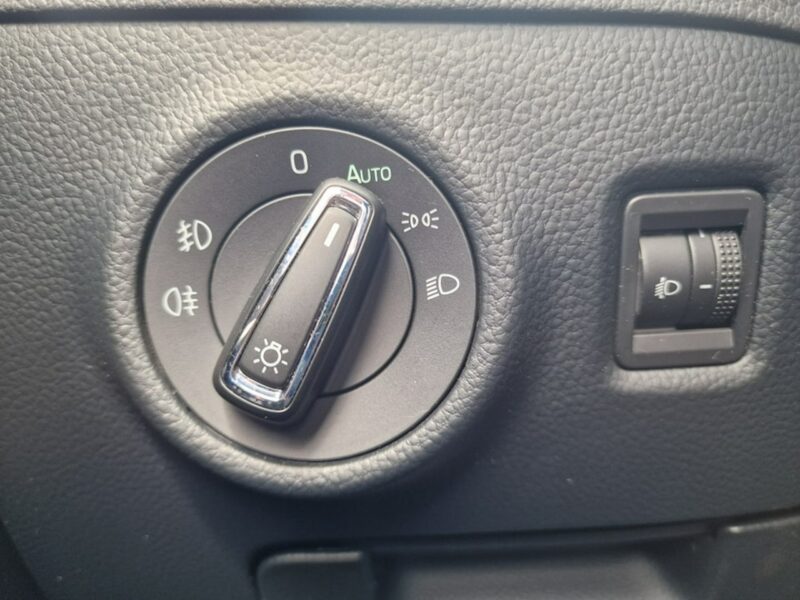 Škoda Superb 2.0 TDI 190 KM, Klimatyzacja, Alufelgi, Grzane Fotele, Bluetooth, NAVI III (2015-2023)