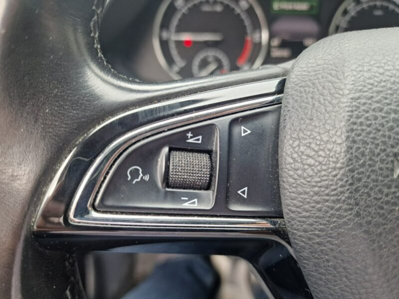 Škoda Superb 2.0 TDI 190 KM, Klimatyzacja, Alufelgi, Grzane Fotele, Bluetooth, NAVI III (2015-2023)