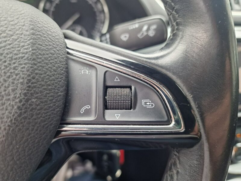 Škoda Superb 2.0 TDI 190 KM, Klimatyzacja, Alufelgi, Grzane Fotele, Bluetooth, NAVI III (2015-2023)