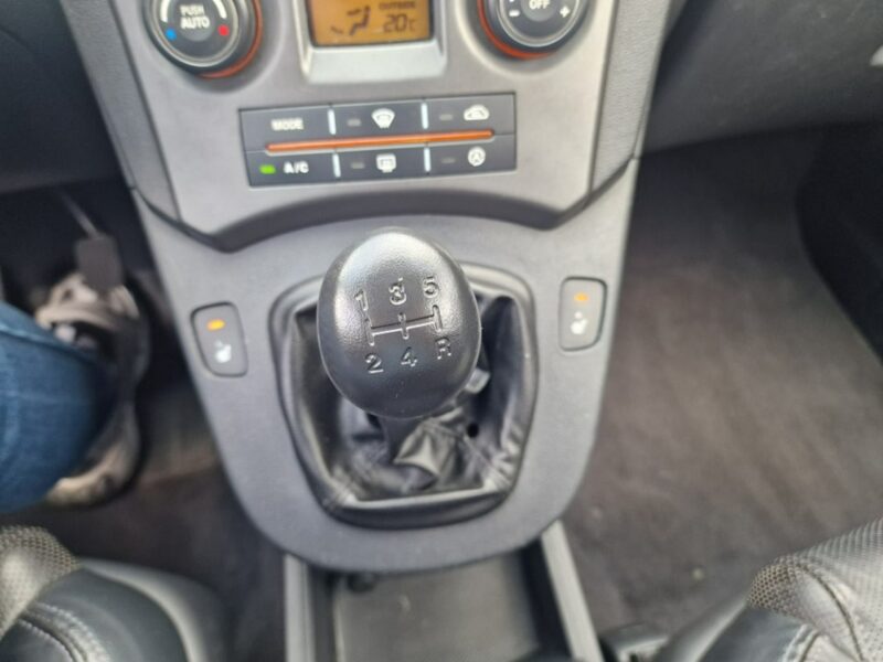 Kia Carens 2.0 Benzyna 144 KM, Skóra, Klima, Grzane Fotele, Alufelgi, Nawigacja III (2006-2012)