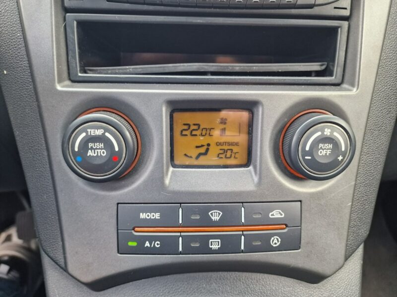 Kia Carens 2.0 Benzyna 144 KM, Skóra, Klima, Grzane Fotele, Alufelgi, Nawigacja III (2006-2012)