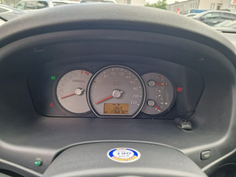 Kia Carens 2.0 Benzyna 144 KM, Skóra, Klima, Grzane Fotele, Alufelgi, Nawigacja III (2006-2012)