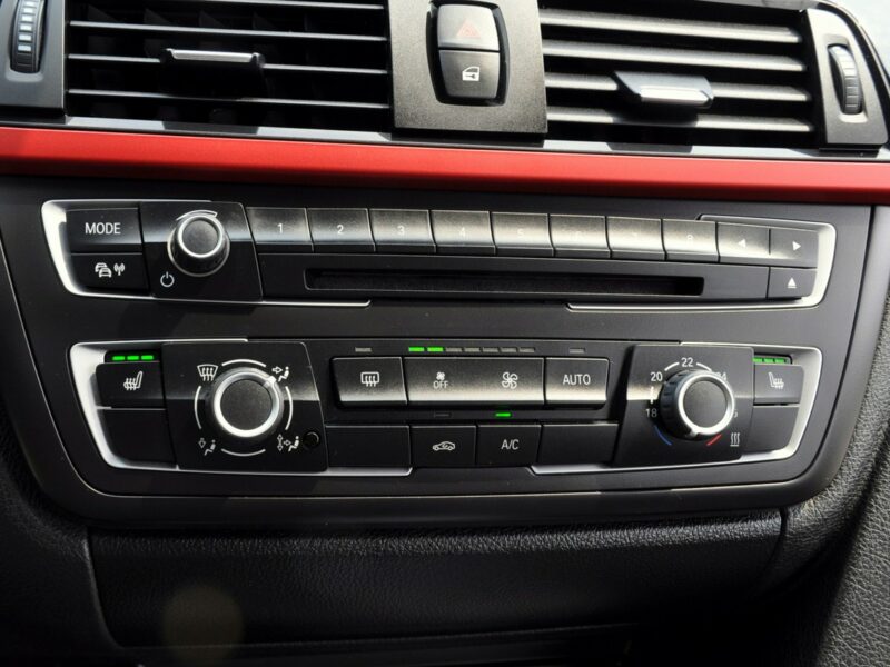 BMW 320 2.0d(184KM)*Bi-Xenon*Ringi*Duża Navi*2xParktr*I Wł*Welur*Alu18"ASO F30/F31 (2012-)