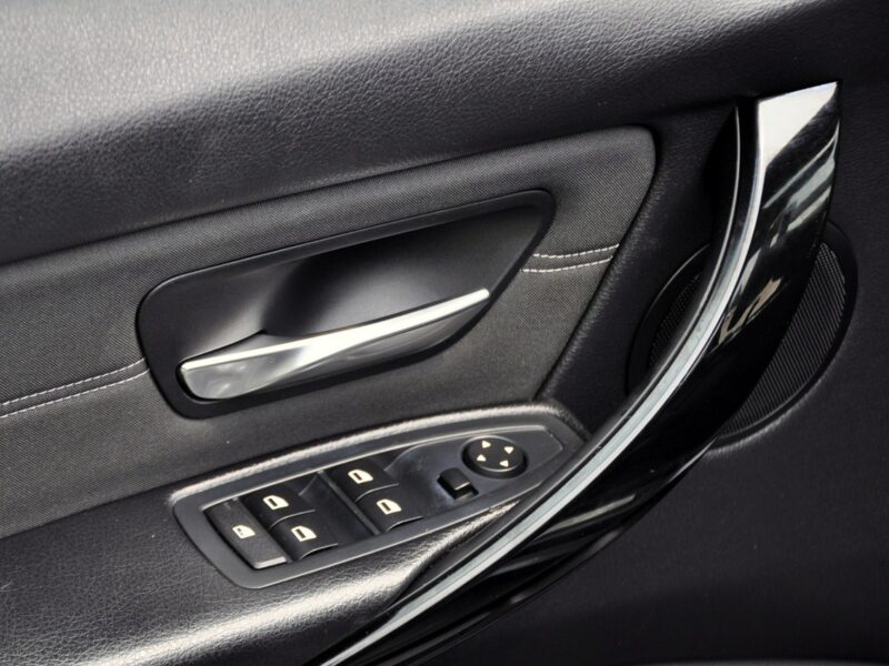BMW 320 2.0d(184KM)*Bi-Xenon*Ringi*Duża Navi*2xParktr*I Wł*Welur*Alu18"ASO F30/F31 (2012-)