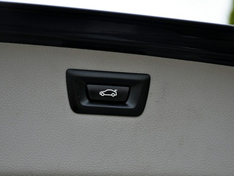 BMW 320 2.0d(184KM)*Bi-Xenon*Ringi*Duża Navi*2xParktr*I Wł*Welur*Alu18"ASO F30/F31 (2012-)
