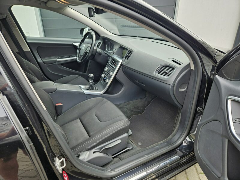 Volvo V60 D2 1.6 115KM manual BEZWYPADEK bardzo zadbany NAVI BDB stan I (2010-2018)