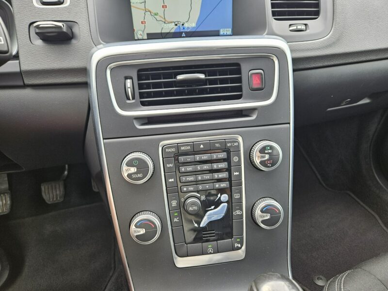 Volvo V60 D2 1.6 115KM manual BEZWYPADEK bardzo zadbany NAVI BDB stan I (2010-2018)