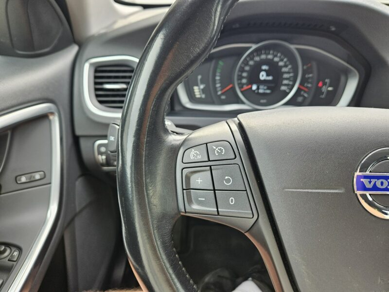 Volvo V60 D2 1.6 115KM manual BEZWYPADEK bardzo zadbany NAVI BDB stan I (2010-2018)