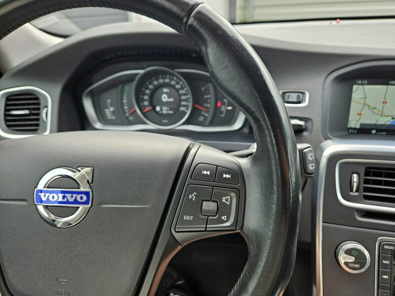 Volvo V60 D2 1.6 115KM manual BEZWYPADEK bardzo zadbany NAVI BDB stan I (2010-2018)