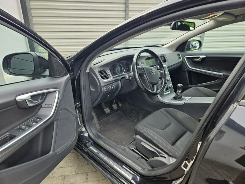 Volvo V60 D2 1.6 115KM manual BEZWYPADEK bardzo zadbany NAVI BDB stan I (2010-2018)