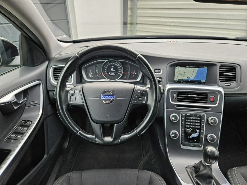 Volvo V60 D2 1.6 115KM manual BEZWYPADEK bardzo zadbany NAVI BDB stan I (2010-2018)