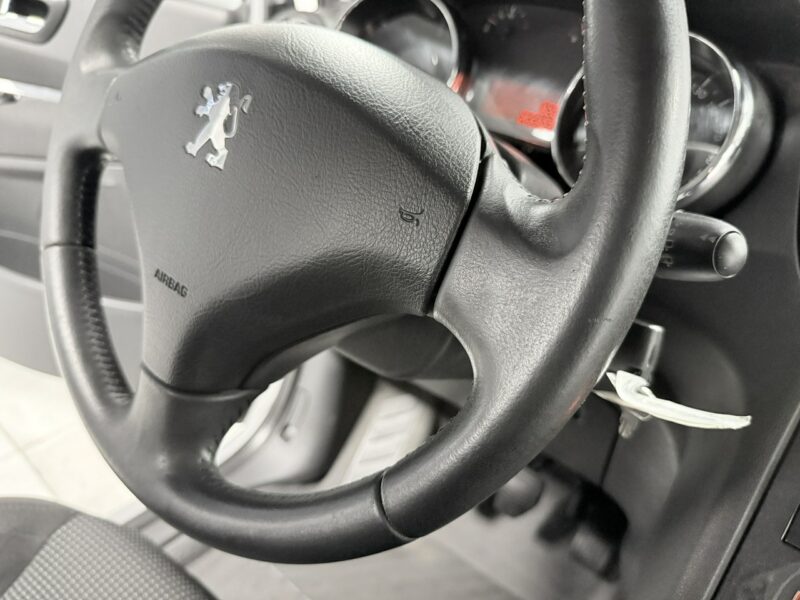 Peugeot 5008 2.0 BlueHDi 150KM * PREMIUM * Klima * Hak * Serwis * Opony NOWE I (2009-2017)