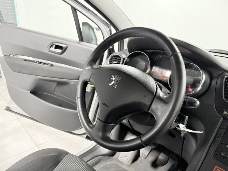 Peugeot 5008 2.0 BlueHDi 150KM * PREMIUM * Klima * Hak * Serwis * Opony NOWE I (2009-2017)