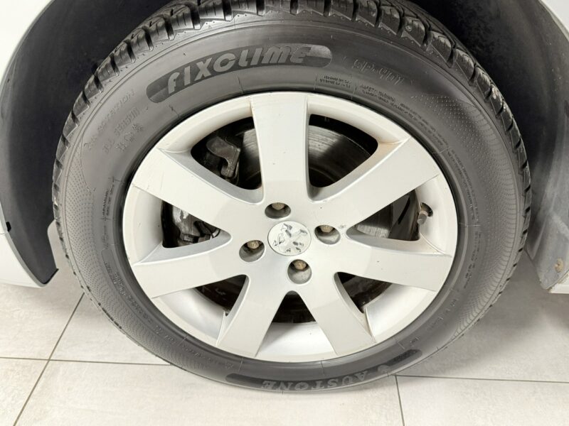 Peugeot 5008 2.0 BlueHDi 150KM * PREMIUM * Klima * Hak * Serwis * Opony NOWE I (2009-2017)