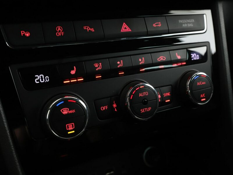 Cupra Ateca FV23% automat 300KM 4x4 alcantara virtual kamera BeatsAudio grzane fot